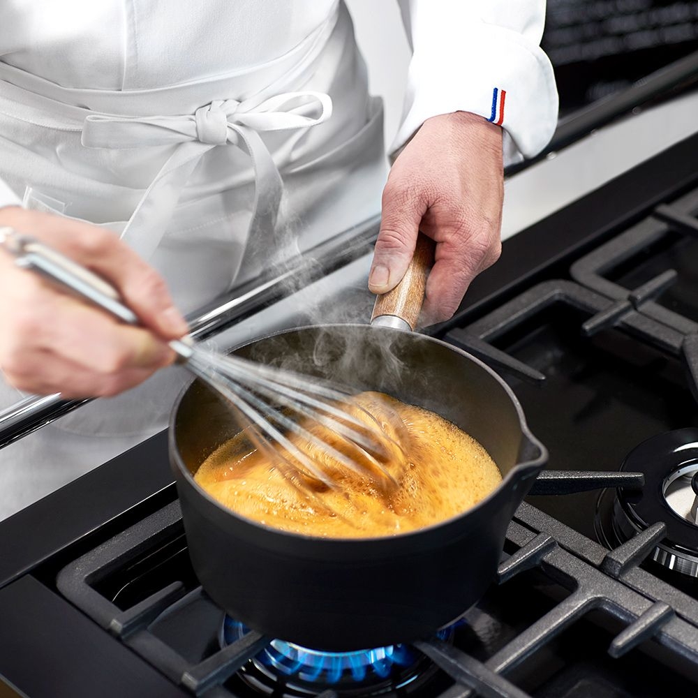 Chasseur - milkpan with wooden handle Chasseur - milkpan with wooden handle